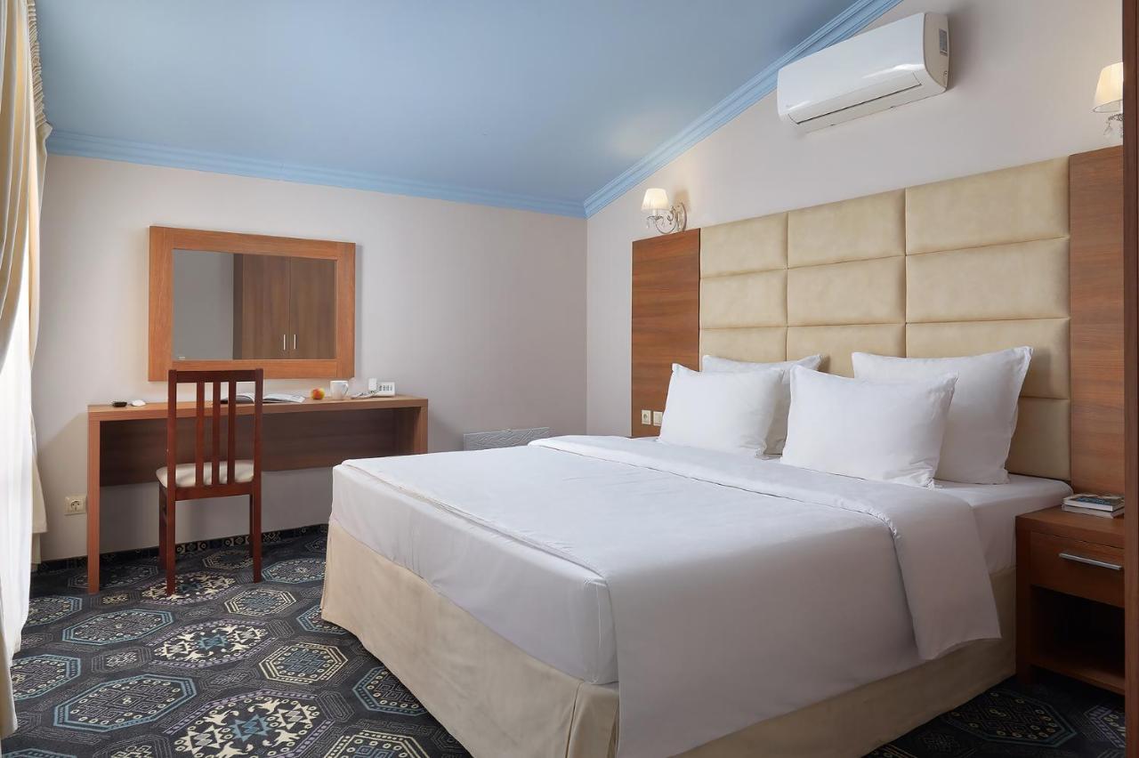 Garuda Boutique Hotel スフミ エクステリア 写真
